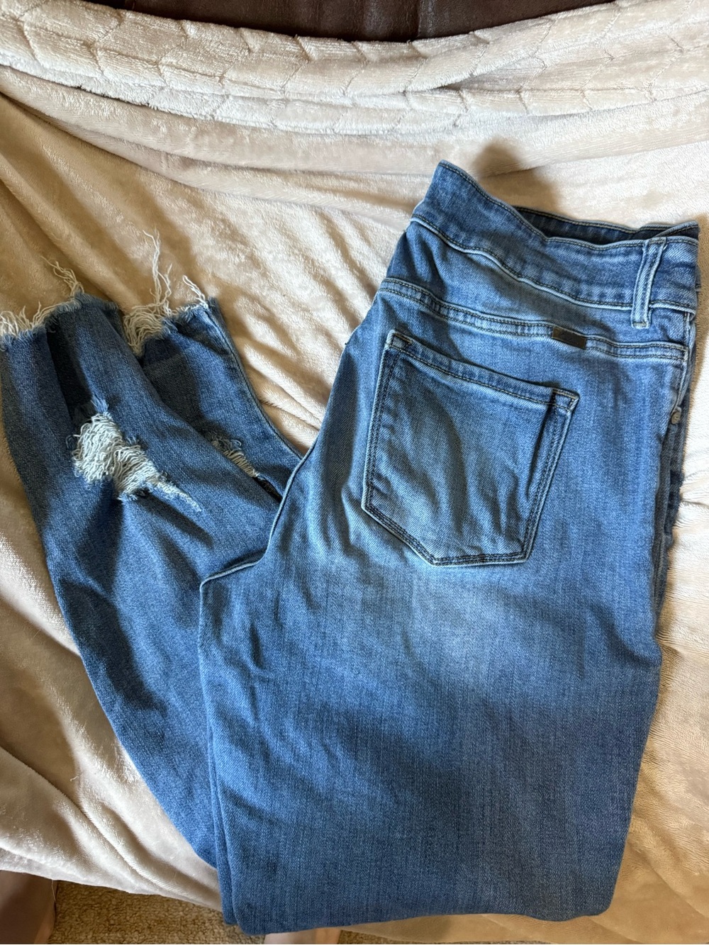 Women’s Blue Distressed High-Waist Jeans